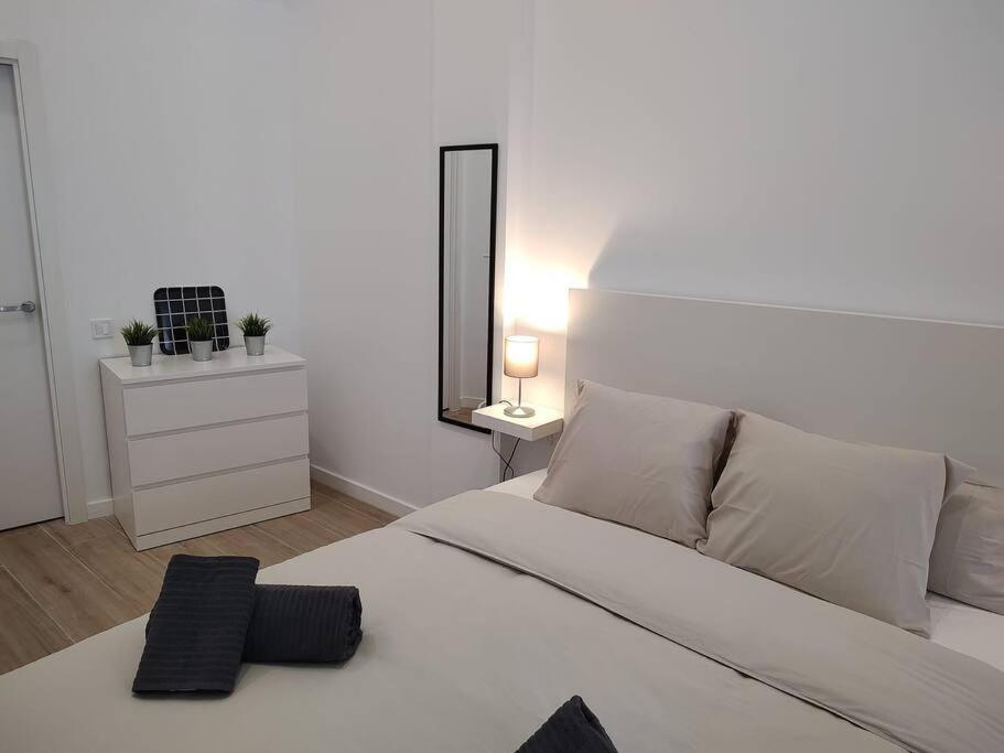 Nuevo Loft En Playa Y Cerca Del Centro, Ac Y Wifi Lejlighed Valencia Eksteriør billede