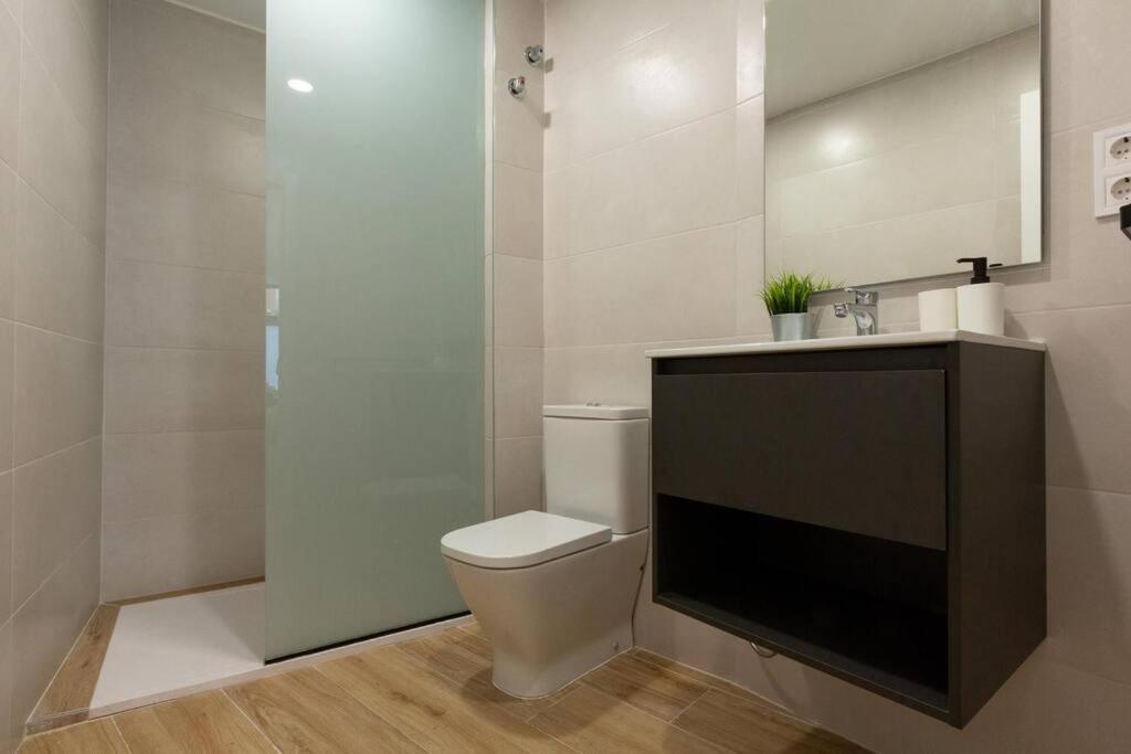 Nuevo Loft En Playa Y Cerca Del Centro, Ac Y Wifi Lejlighed Valencia Eksteriør billede